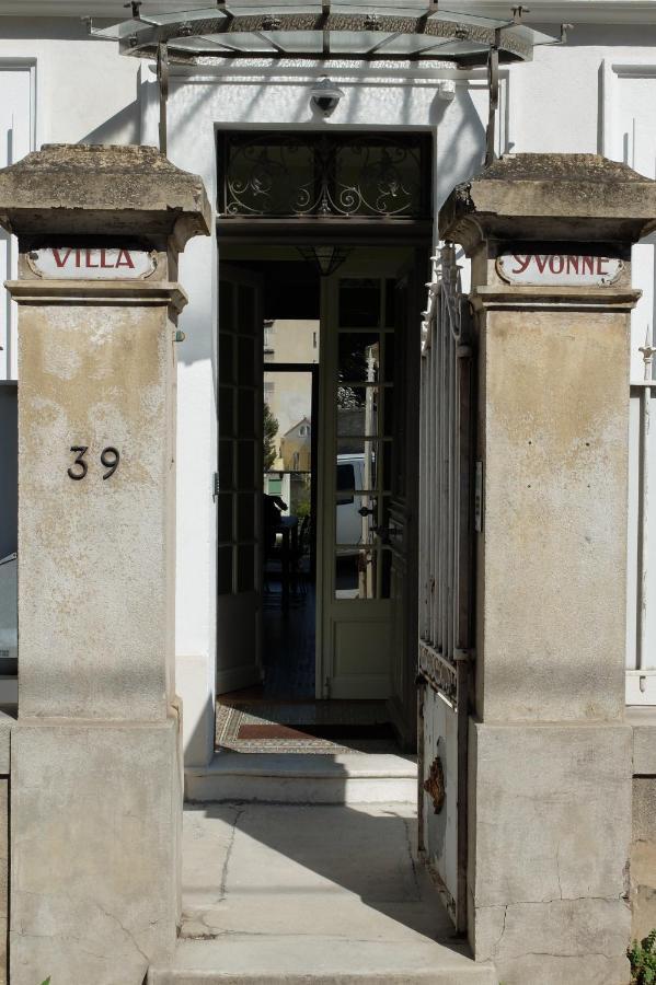 Yvonne - Maisons De *